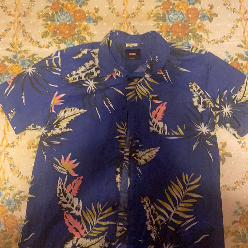 Globe, button down,L